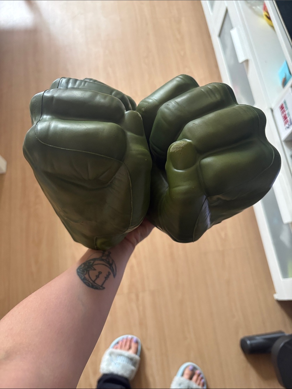 Marvel Green Hulk Foam Fist Gloves